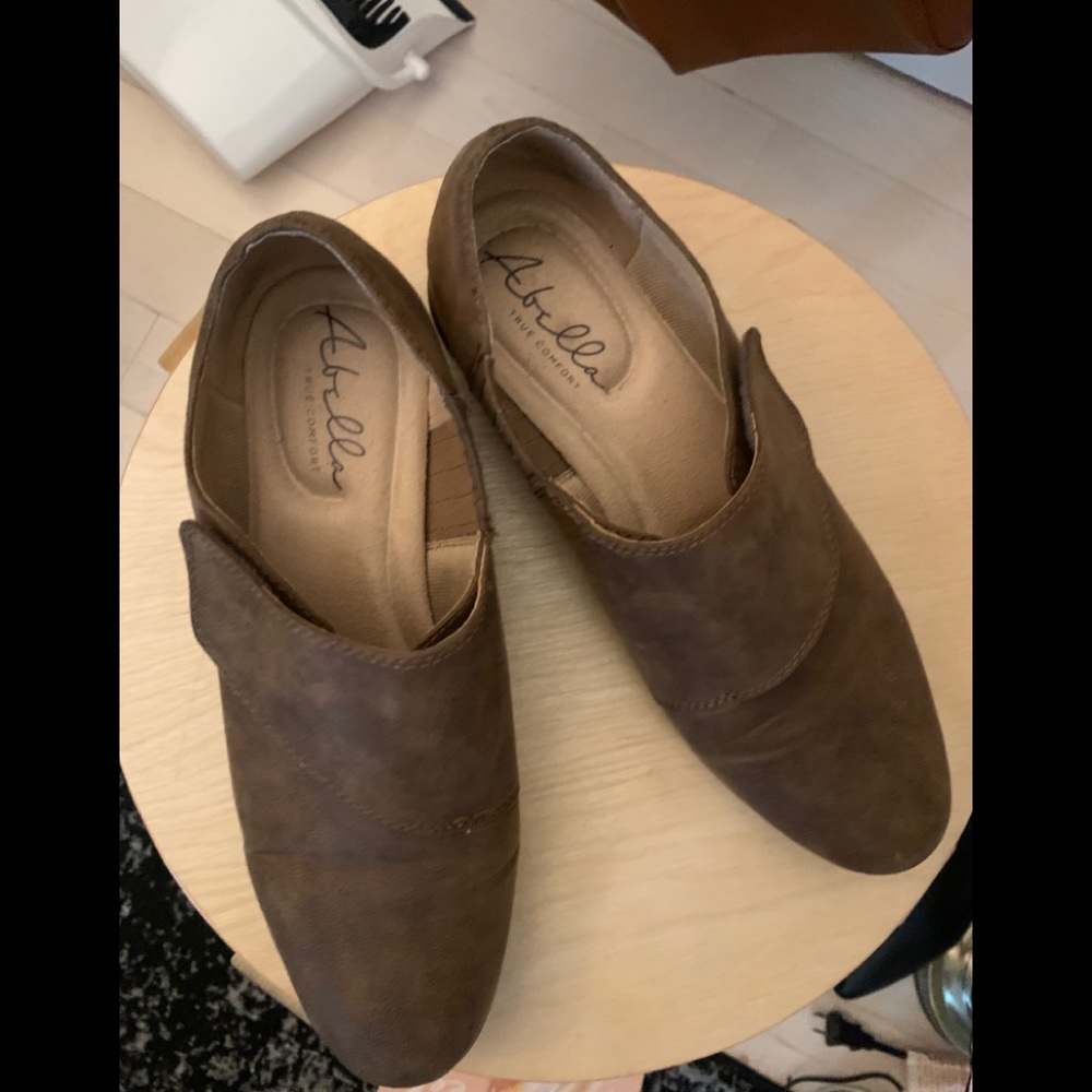 Brown shoes (Abella) Sz 7.5